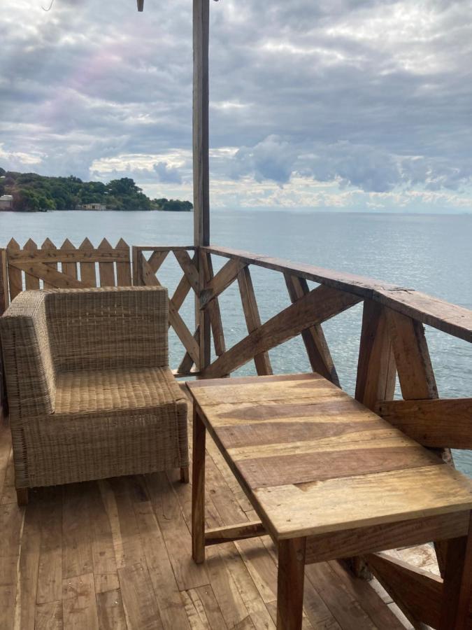 Soul Rebel Lodge & Backpackers Nkhata Bay Exterior foto